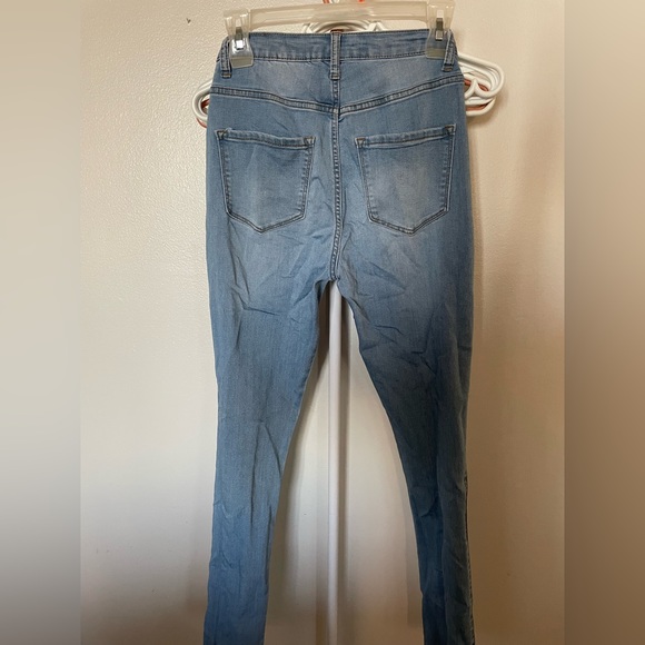 Fashion Nova- Size 3, Hi-Waisted Skinny Jeans - Picture 2 of 3